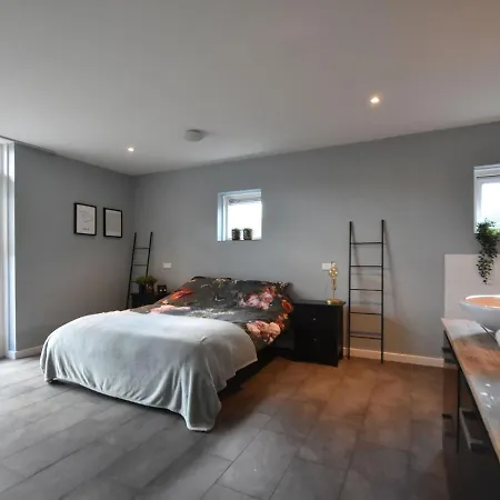 Spacious Holiday In With Bubble Bath Limmen