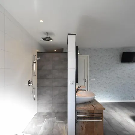 Casa de Férias Spacious Holiday In With Bubble Bath Limmen