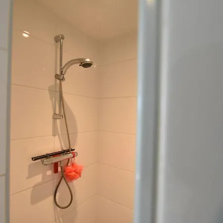 Spacious Holiday In With Bubble Bath Limmen