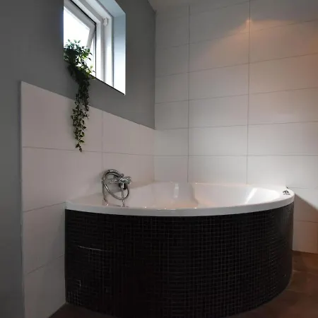 Spacious Holiday In With Bubble Bath Casa de Férias Limmen